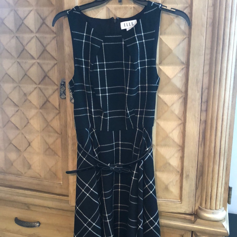 Very Flattering & Professional Dress